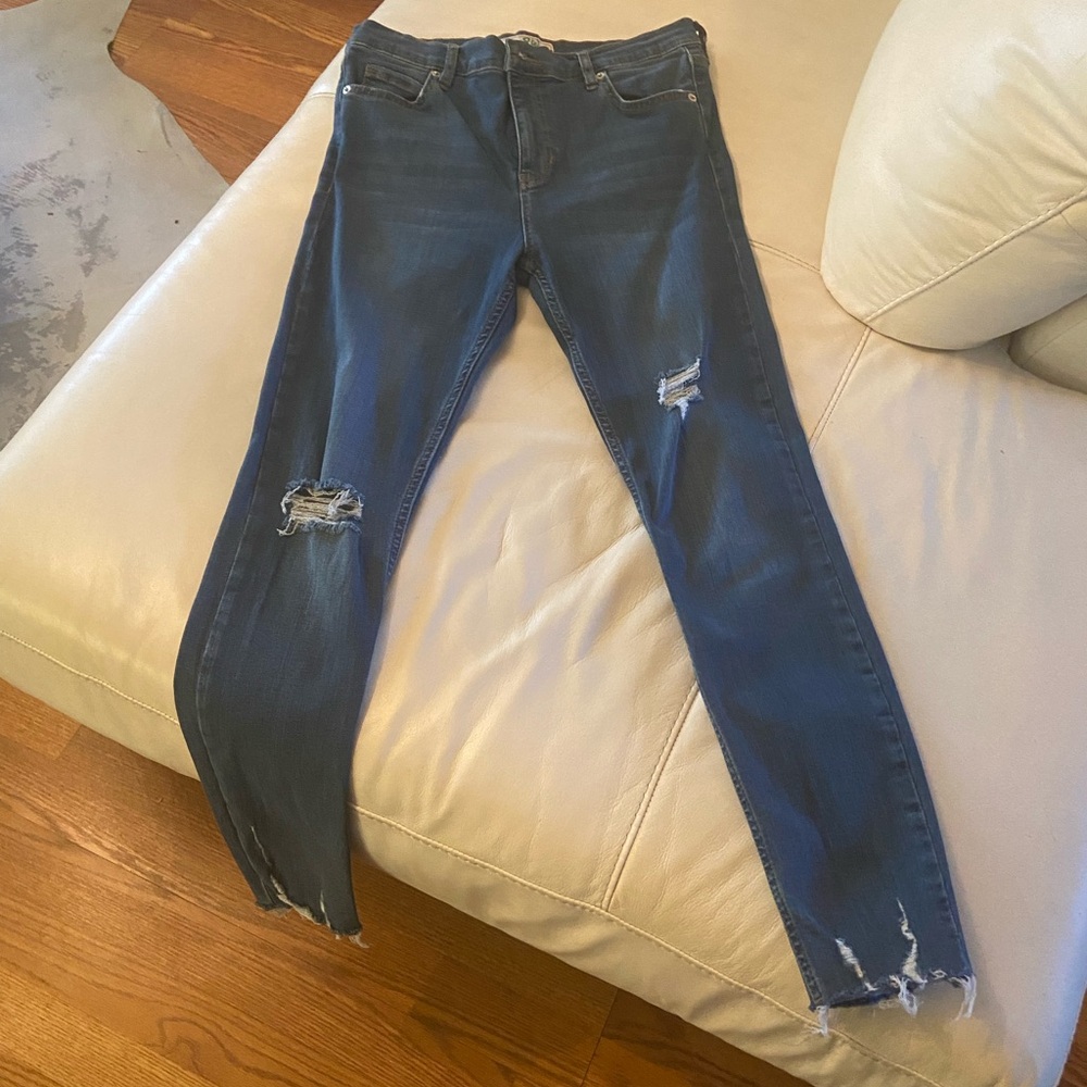 FREE PEOPLE DISTRESSED JEANS